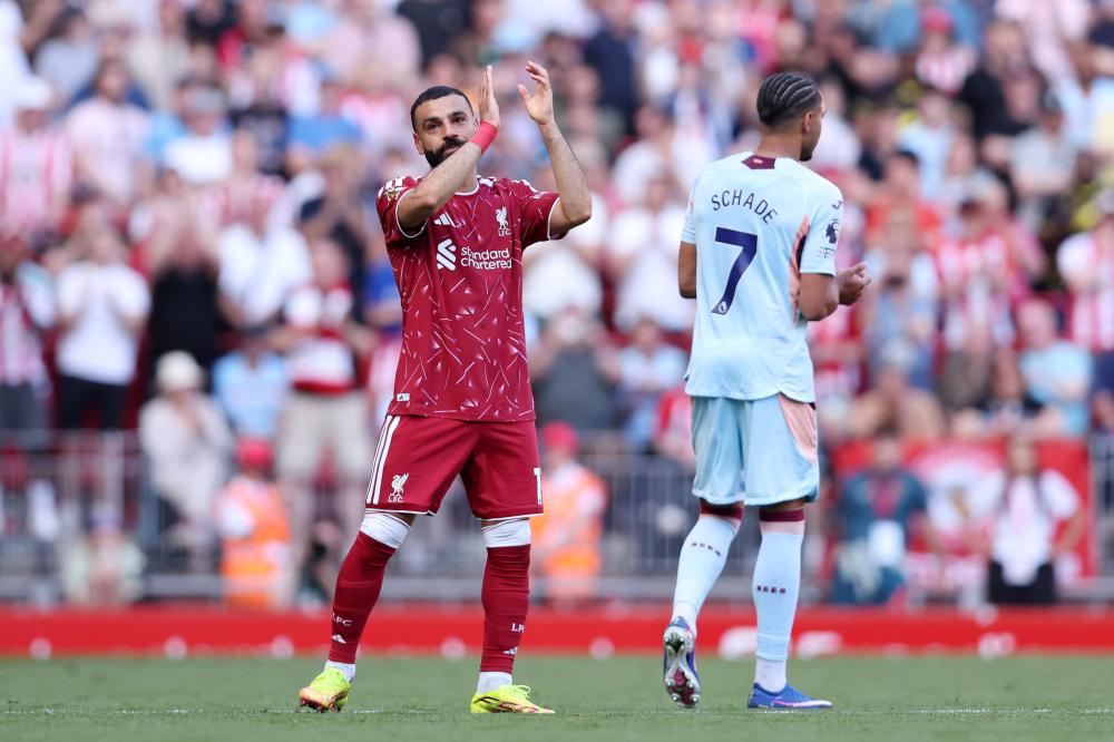 克罗斯中场统帅风采全面解析及对球队影响深度剖析